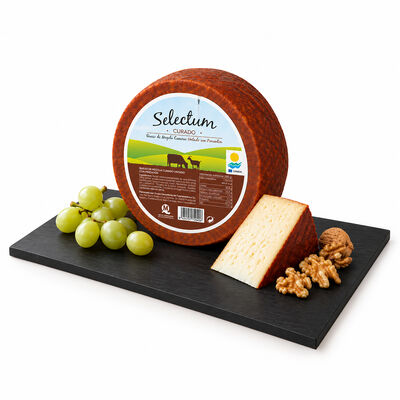 Queso curado Selectum con piment&oacute;n