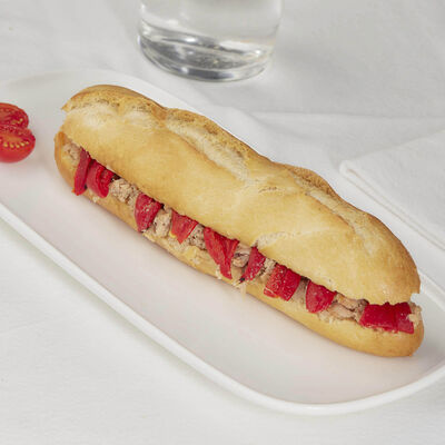 Bocadillo atún con pimientos