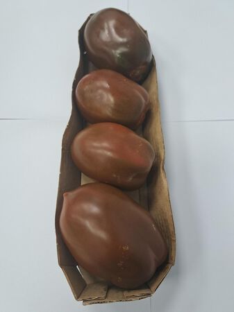 Tomate Pera negro Bandeja 500g