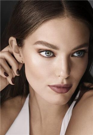 Maquillaje corrector de ojeras borrador Maybelline nude 02