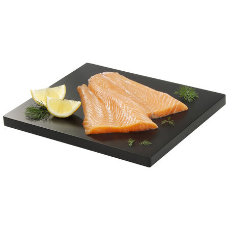 Salmón por medios o enteros peso aproximado pieza 4kg