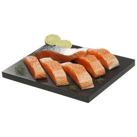 Salmón por medios o enteros peso aproximado pieza 4kg