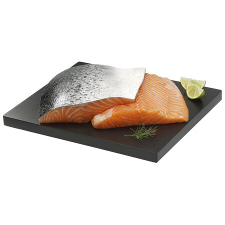 Salmón por medios o enteros peso aproximado pieza 4kg