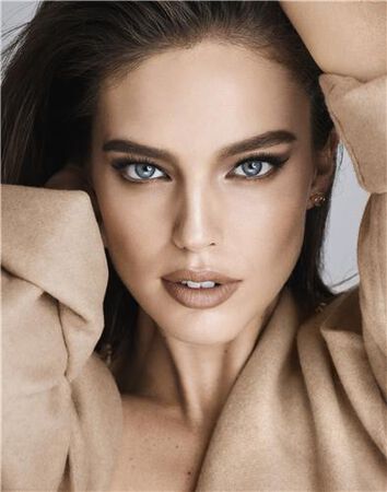 Base maquillaje con sérum hidratante Maybelline 040 fawn