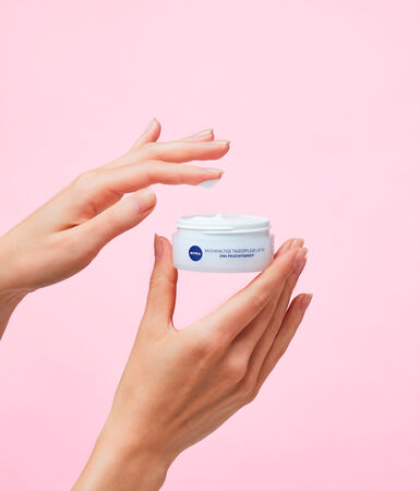 Crema facial de d&iacute;a nutritiva con factor de protecci&oacute;n solar 30 Nivea 50 ml