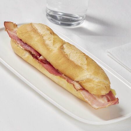 Bocadillo bacon y queso