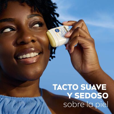 Crema solar facial stick con factor de protecci&oacute;n 50 Nivea 15ml