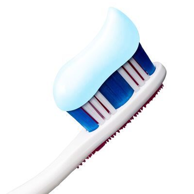 Pasta de dientes blanqueadora Colgate Sensitive con Sensi-espuma 100ml
