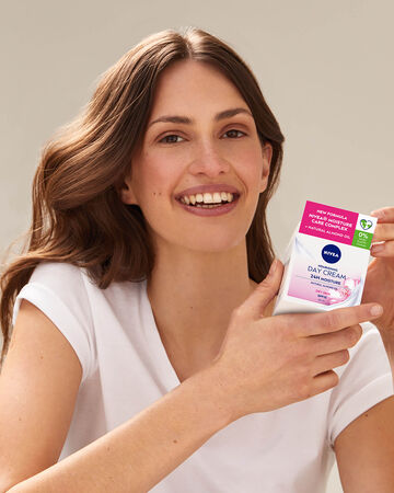 Crema facial de d&iacute;a nutritiva con factor de protecci&oacute;n solar 30 Nivea 50 ml