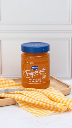 Mermelada melocotones extra de temporada Hero 350g